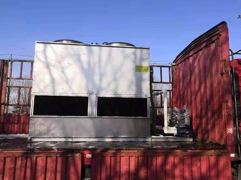 Closed cooling tower