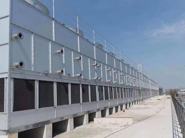 Closed cooling tower