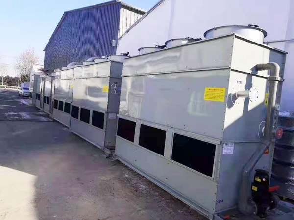 Closed cooling tower