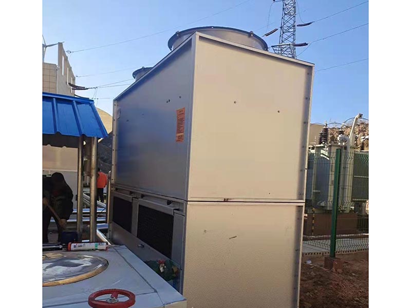 Closed cooling tower