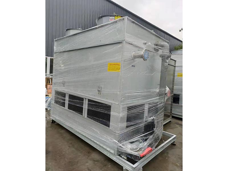 Closed cooling tower