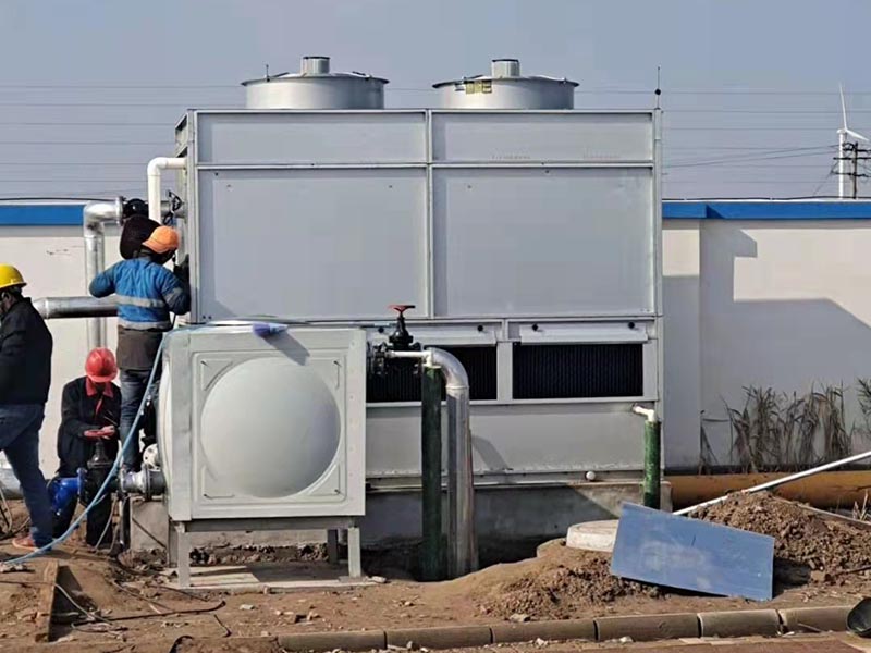 Closed cooling tower
